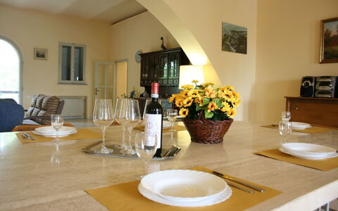 Poggio Falcone: Habitación, Propiedad, Diseño De Interiores, Mesa, Comedor, Mueble, Edificio, Bienes Raíces, Casa, Sala