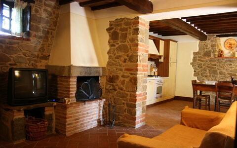 Podere della Crocchia: Habitación, Propiedad, Edificio, Hogar, Sala, Hogar, Diseño De Interiores, Mueble, Casa, Pared