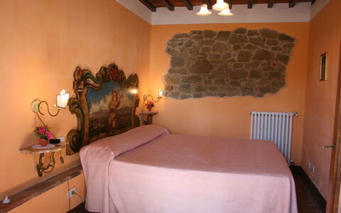 Podere della Crocchia: Habitación, Habitación, Cama, Propiedad, Mueble, Sábana, Pared, Diseño De Interiores, Marco De La Cama, Bienes Raíces