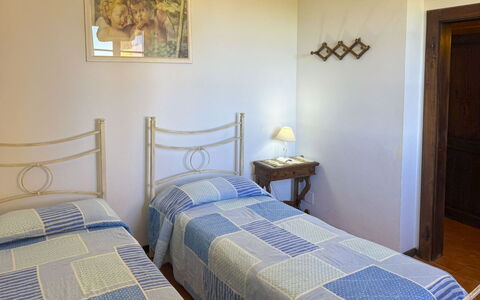 Villa Verniana: Cama, Lecho, Habitación, Mueble, Sábana, Diseño De Interiores, Madera, Linos, Suelo, Piso