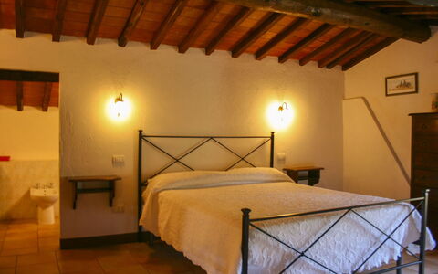 Borgo Antico: Pared, Mueble, Madera, Piso, Suelo, Diseño De Interiores, Techo, Habitación, Cama, Habitación