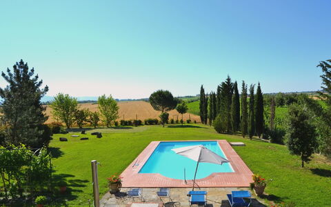 Villa Cantagallo: Cielo, Planta, Propiedad, Árbol, El Terreno Del Lote, Paisaje Natural, Sombra, Hierba, Paisaje, Área Rural