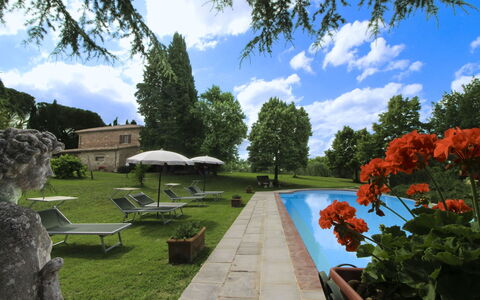 Villa Cecilia: Casa, Casa, Inmuebles, Cabaña, Césped, Jardín, Paisajismo, Casa De Campo, Hacienda, Yarda