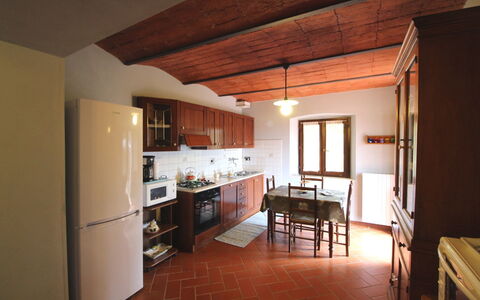 Agriturismo Arcobaleno: Habitación, Propiedad, Edificio, Mueble, Suelo, Casa, Cocina, Diseño De Interiores, Madera Dura, Techo