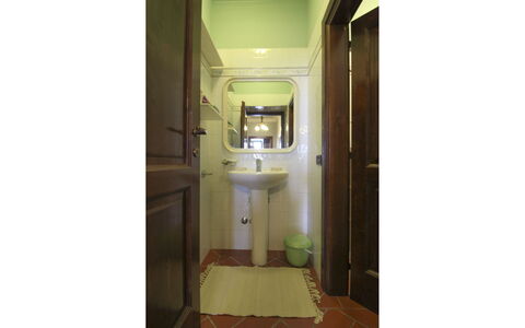 Agriturismo Arcobaleno: Arreglo De Tubería, Suelo, Piso, Baño, Lavabo Del Baño, Plomería, Habitación, Lavabo, Grifo