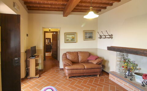 Agriturismo Arcobaleno: Mueble, Diseño De Interiores, Piso, Pared, Suelo, Madera, Techo, Habitación, Encendiendo, Sala
