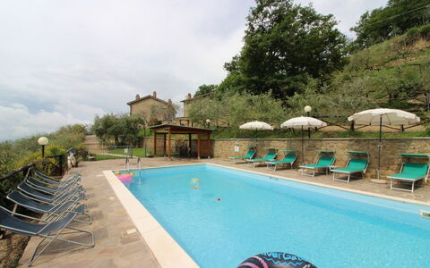 Agriturismo Ca di Vestro: Agua, Nube, Cielo, Propiedad, Planta, Edificio, Piscina, Naturaleza, Azur, Árbol