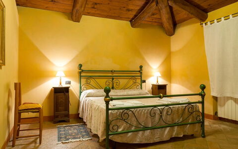 Casa la Primula: Habitación, Habitación, Mueble, Cama, Propiedad, Diseño De Interiores, Marco De La Cama, Edificio, Casa, Sábana