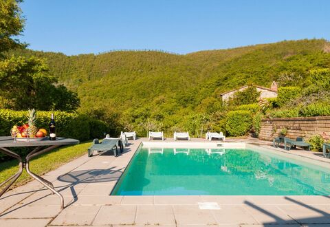 Casa la Primula: Agua, Planta, Cielo, Propiedad, Mueble, Edificio, Piscina, Árbol, Mueble Para Exteriores, Hierba