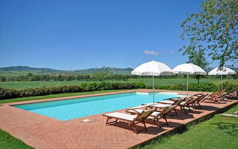 Pienza: Piscina, Propiedad, Paisaje Natural, Hierba, Bienes Raíces, Recurso, Ocio, Casa, Inmuebles, Eco Hotel