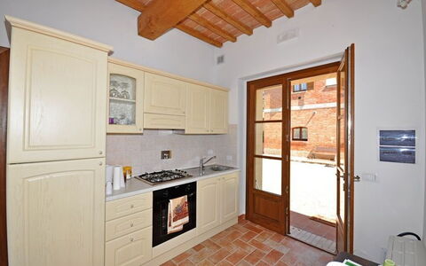 Pienza: Propiedad, Habitación, Mueble, Edificio, Casa, Bienes Raíces, Cocina, Diseño De Interiores, Casa, Suelo