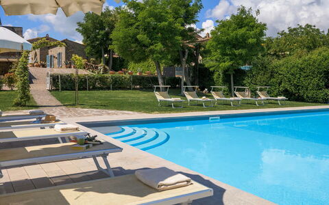 Villa Giare: Piscina, Mueble Para Exteriores, Sunlounger, Mueble, Recurso, Paraguas, Thermae, Eco Hotel, Silla, Sombra