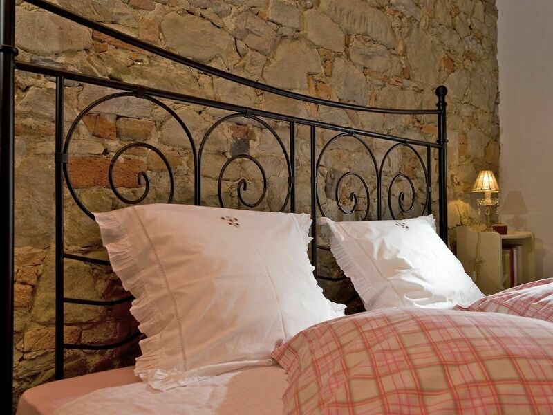 Sleeping Room - Bed Size 180 x 200 cm