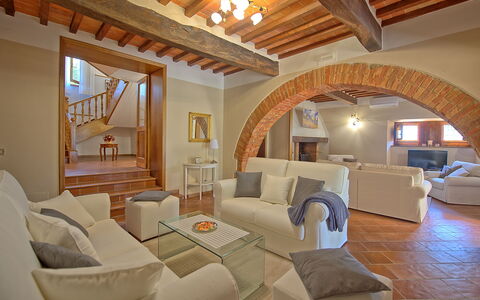 Villa Crispinino: Habitación, Propiedad, Sala, Diseño De Interiores, Edificio, Mueble, Techo, Bienes Raíces, Casa, Haz