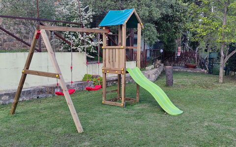 Cerretalta: Planta, Árbol, Patio De Recreo, Ocio, Sombra, Equipo De Juego Exterior, Recreación, Tolva, Divertido, Ciudad