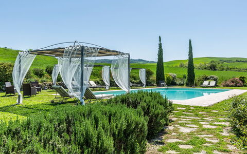 Villa Castiglione: Piscina, Mueble Para Exteriores, Jardín, Paisajismo, Césped, Patio Interior, Eco Hotel, Casa De Campo, Recurso