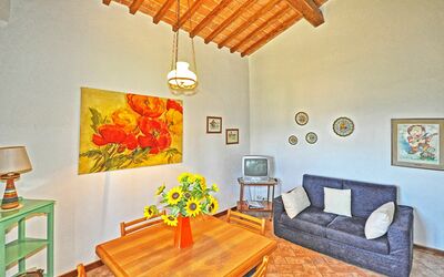 Vittoriana 3: Habitación, Propiedad, Diseño De Interiores, Mueble, Sala, Edificio, Techo, Casa, Mesa, Suelo