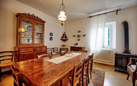 Villa Buonaparte: Habitación, Propiedad, Mueble, Comedor, Edificio, Techo, Diseño De Interiores, Mesa, Suelo, Bienes Raíces
