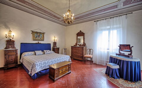 Villa Buonaparte: Habitación, Habitación, Mueble, Propiedad, Cama, Sábana, Edificio, Diseño De Interiores, Marco De La Cama, Suelo
