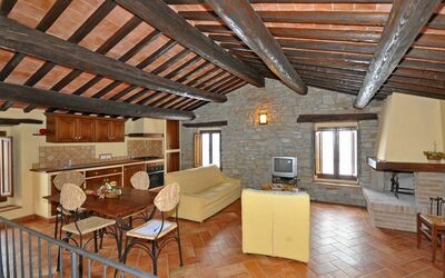 Marradi 4: Edificio, Propiedad, Habitación, Haz, Sala, Techo, Desván, Diseño De Interiores, Suelo, Mueble