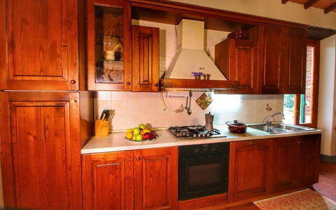 Civitella: Mostrador, Gabinetes, Mueble, Habitación, Cocina, Propiedad, Edificio, Manchas De Madera, Madera Dura, Diseño De Interiores