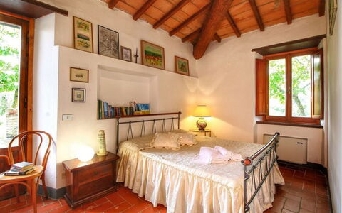 Civitella: Propiedad, Habitación, Mueble, Edificio, Habitación, Cama, Techo, Casa, Diseño De Interiores, Bienes Raíces
