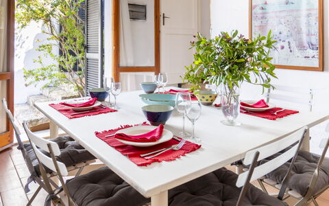 Casa Dei Lentischi: Mueble, Silla, Diseño De Interiores, Mesa, Comedor, Cocina Y Comedor Mesa, Vajilla, Piso, Textil, Habitación