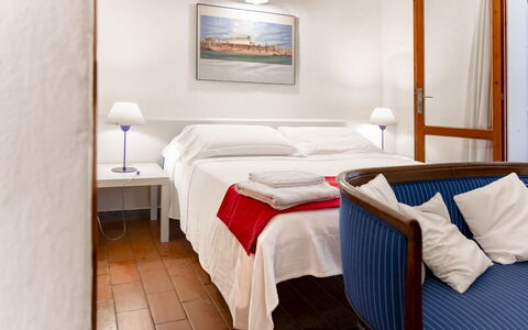 Casa Dei Lentischi: Mueble, Diseño De Interiores, Habitación, Cama, Suelo, Piso, Casa, Departamento, Marco De La Cama, Sábana