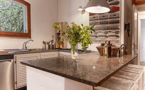Casa Dei Lentischi: Cocina, Mostrador, Mueble, Diseño De Interiores, Aparato De Cocina, Gabinetes, Madera, Piso, Lámpara, Encendiendo