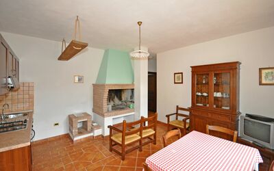 Claudio 3: Habitación, Propiedad, Mueble, Edificio, Casa, Diseño De Interiores, Suelo, Techo, Bienes Raíces, Madera Dura