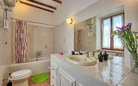Villa Campogialli: Baño, Habitación, Propiedad, Diseño De Interiores, Edificio, Casa, Bienes Raíces, Casa, Mueble, Arquitectura