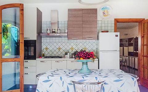Orchidea: Mueble, Diseño De Interiores, Piso, Suelo, Encendiendo, Cocina, Habitación, Casa, Silla, Lámpara