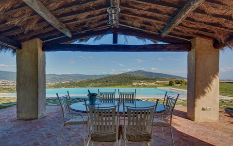 Villa Agazzi: Propiedad, Edificio, Casa, Bienes Raíces, Habitación, Recurso, Inmuebles, Porche, Casa, Vacaciones