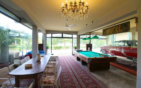 Villa Quattro Mori: Habitación, Propiedad, Diseño De Interiores, Edificio, Mueble, Techo, Mesa, Casa, Comedor, Sala