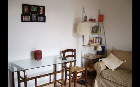 Casa Clementina: Mueble, Habitación, Estante, Estantería, Propiedad, Mesa, Diseño De Interiores, Casa, Edificio, Librero