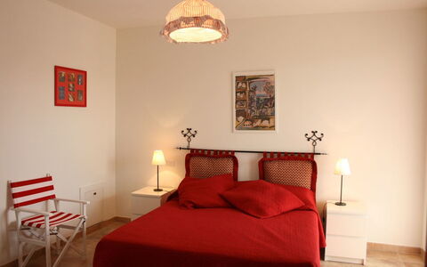 Casa Clementina: Habitación, Habitación, Mueble, Cama, Propiedad, Rojo, Diseño De Interiores, Sábana, Marco De La Cama, Lecho