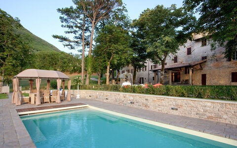 Villa Gubbio: Piscina, Propiedad, Casa, Edificio, Inmuebles, Bienes Raíces, Casa, Villa, Recurso, Ocio