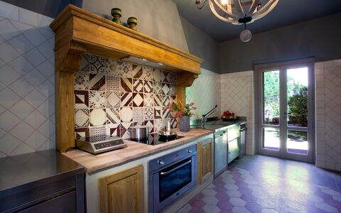 Villa Gubbio: Mostrador, Propiedad, Habitación, Loseta, Cocina, Edificio, Diseño De Interiores, Gabinetes, Mueble, Suelo