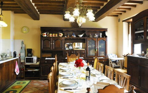 Casetta i Ciliegi: Restaurante, Edificio, Propiedad, Habitación, Diseño De Interiores, Comedor, Mueble, Mesa, Techo, Haz