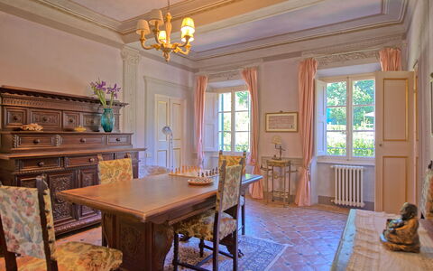 Villa Camaiore: Habitación, Propiedad, Edificio, Mueble, Diseño De Interiores, Techo, Casa, Comedor, Casa, Inmuebles