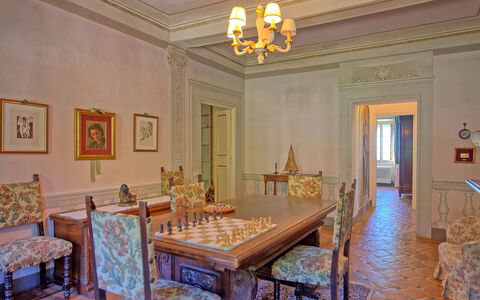 Villa Camaiore: Habitación, Propiedad, Edificio, Mueble, Comedor, Techo, Diseño De Interiores, Bienes Raíces, Mesa, Inmuebles