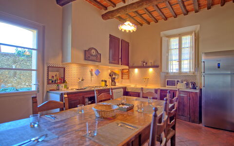 Villa Camaiore: Habitación, Propiedad, Edificio, Mueble, Casa, Diseño De Interiores, Bienes Raíces, Cocina, Casa, Inmuebles