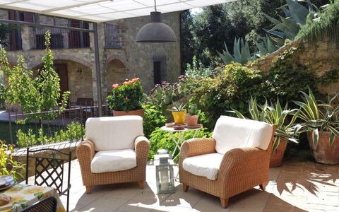 Villa Nova: Propiedad, Patio, Mueble, Mimbre, Habitación, Edificio, Patio Interior, Casa, Diseño De Interiores, Bienes Raíces