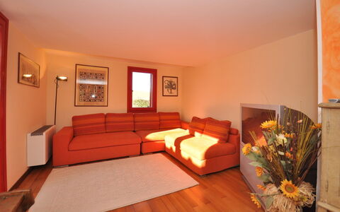Casa Laura: Habitación, Mueble, Propiedad, Diseño De Interiores, Sala, Naranja, Suelo, Edificio, Casa, Madera Dura