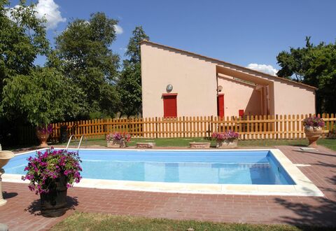 Casa Laura: Propiedad, Casa, Edificio, Piscina, Bienes Raíces, Casa, Villa, Arquitectura, Barrio Residencial, Fachada