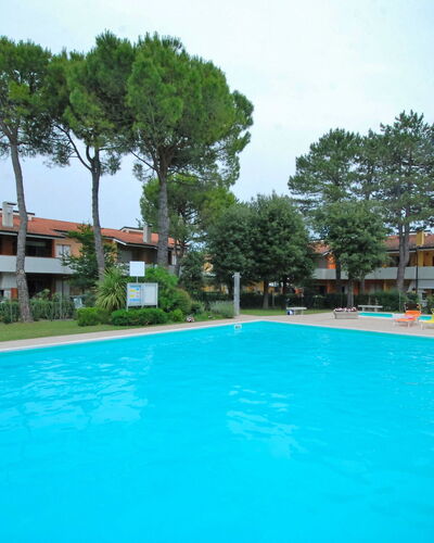 Villaggio Nautilus: Agua, Cielo, Planta, Propiedad, Edificio, Piscina, Azur, Árbol, Sombra, Cuerpo De Agua