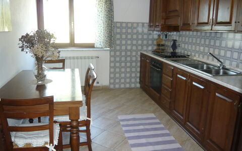 Le Querce Di Campocane: Habitación, Mueble, Propiedad, Mostrador, Suelo, Cocina, Gabinetes, Edificio, Diseño De Interiores, Loseta