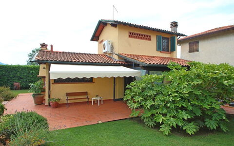 Casa Daniela: Techo, Toldo, Casa, Sombra, Jardín, Estructura Al Aire Libre, Maceta, Patio Interior, Yarda, Planta De Casa