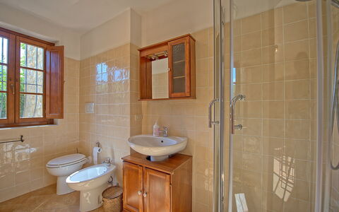Casa Maria Luisa: Baño, Habitación, Propiedad, Loseta, Suelo, Edificio, Mueble De Baño, Casa, Pared, Casa