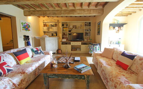 Casa Roberto: Mueble, Diseño De Interiores, Sofá, Piso, Pared, Madera, Suelo, Habitación, Sala, Techo